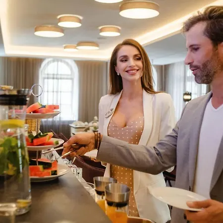 Hotel Merkur 3*